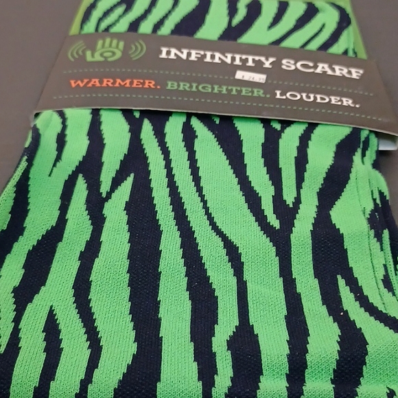 NWT Seattle Seahawks colored infinity scarf - Picture 2 of 3